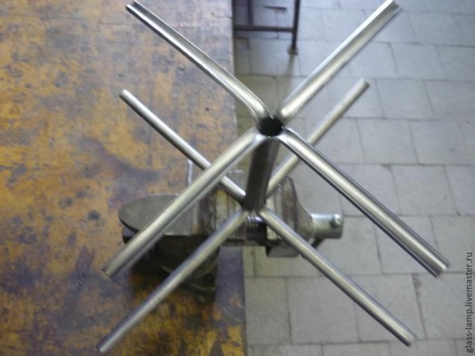 Превращаем ржавую трубу в основание светильника: часть 1