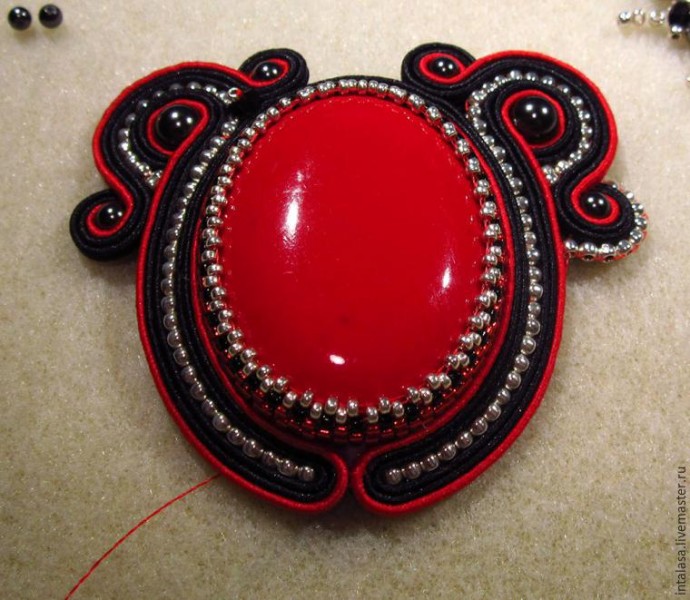 Создаем колье в технике сутажной вышивки: часть 3