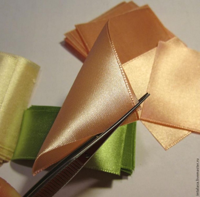 Создаем резиночку для волос в технике канзаши: часть 1