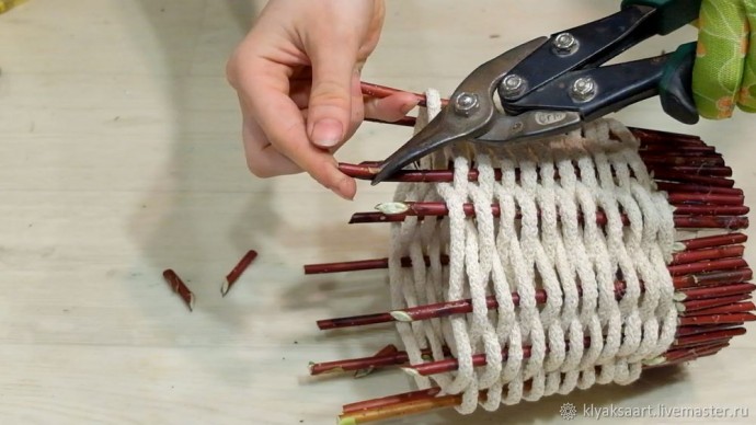 Две простых идеи создания корзинок из веток своими руками