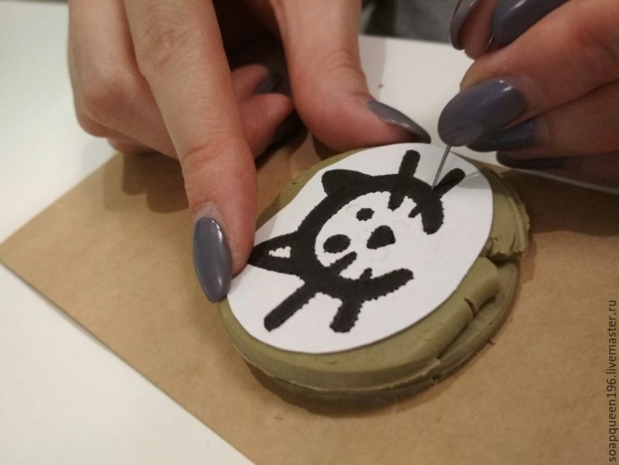 Как сделать свой фирменный ударный штамп для мыла