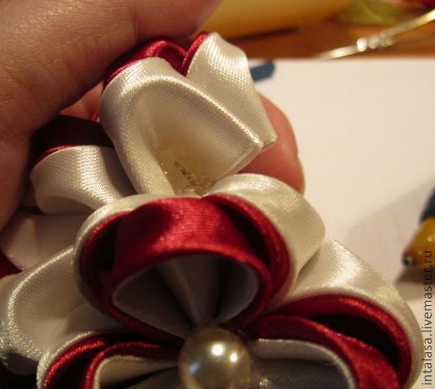 Сборка объемного букета в технике канзаши