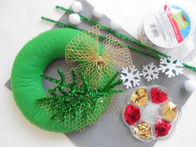 Делаем новогодний венок из фетра