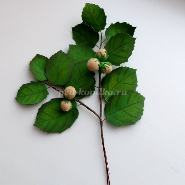 Осенняя ветка из фоамирана: часть 3