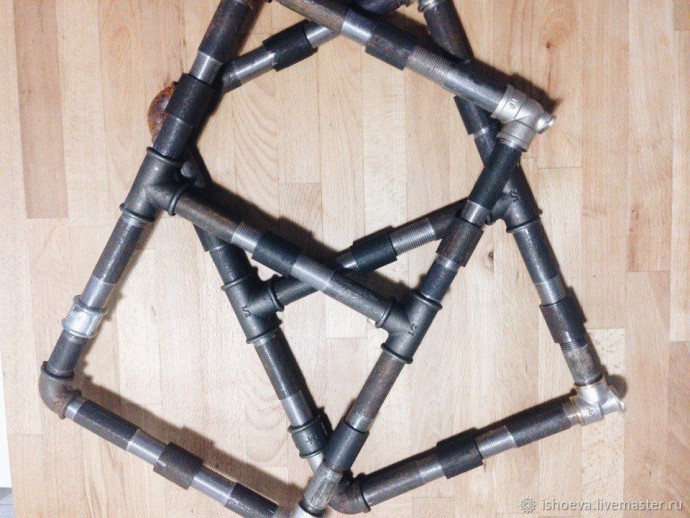 Мастерим полку из труб в стиле лофт