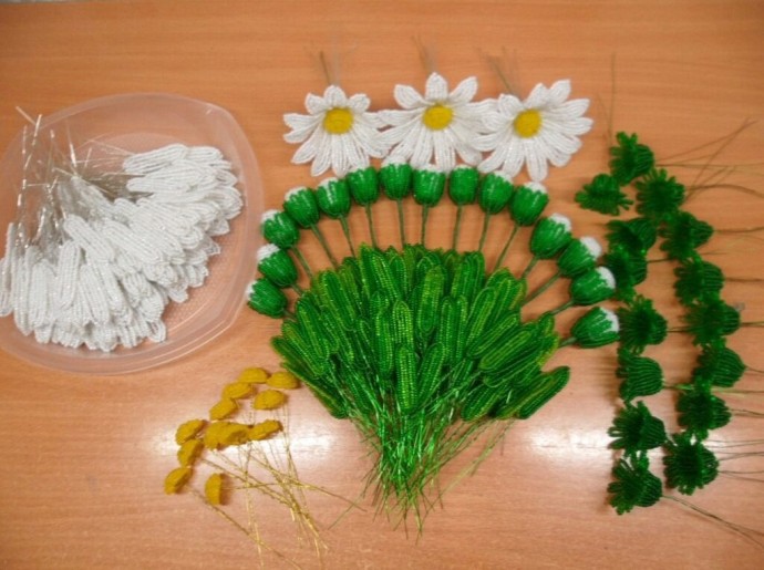 Ромашки из бисера и рубки