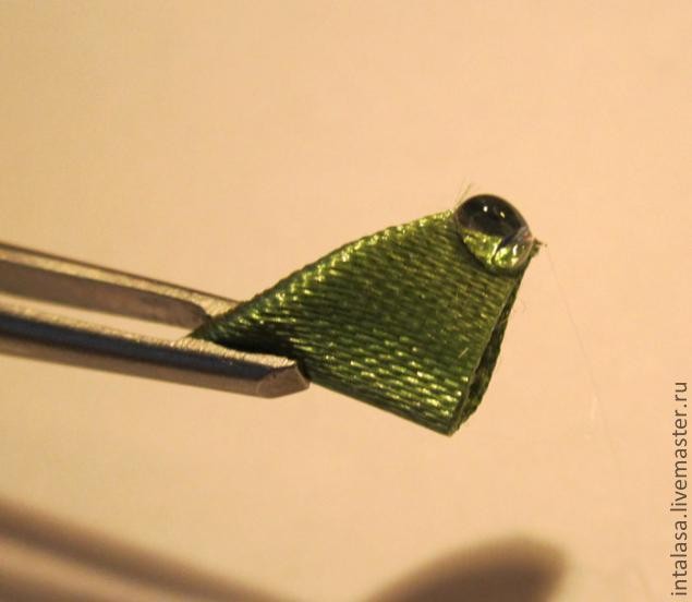 Сборка веточки в технике канзаши