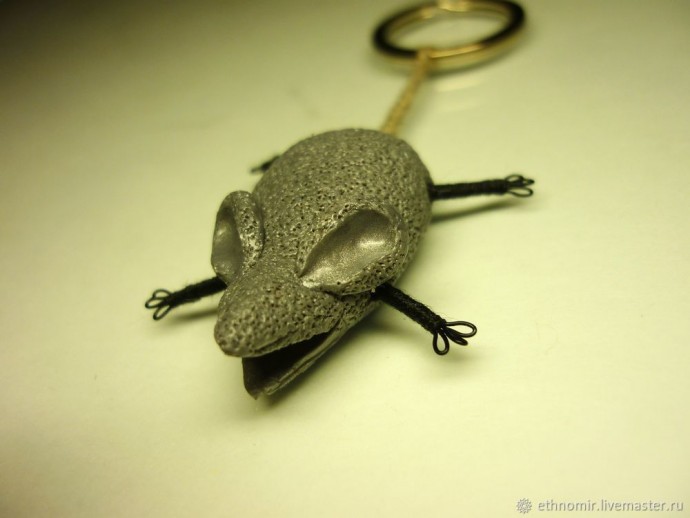 Мастер-класс по изготовлению брелока "Мышь": часть 3