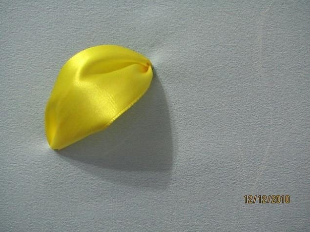 Вышивка лентами: тюльпаны