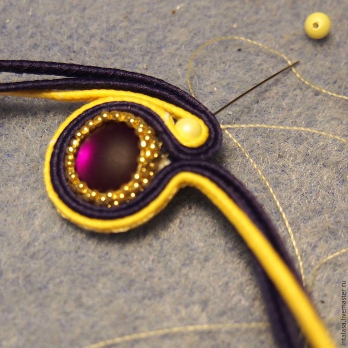 Делаем сережки в технике сутажной вышивки: часть 1
