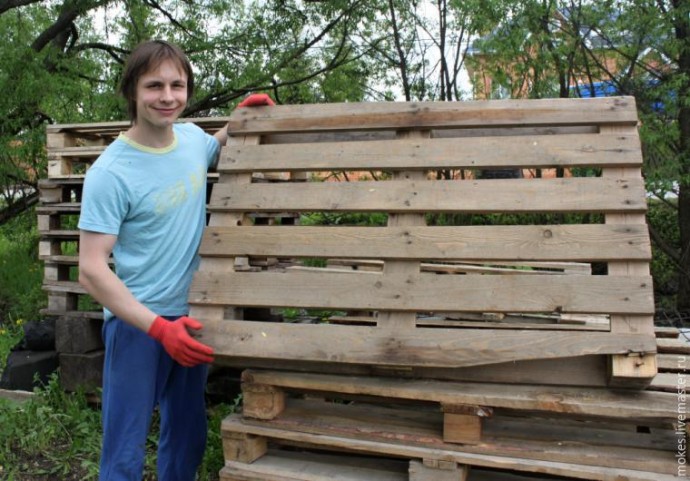 Как сделать яркое настенное панно из старых поддонов: часть 1