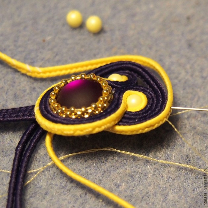 Делаем сережки в технике сутажной вышивки: часть 2