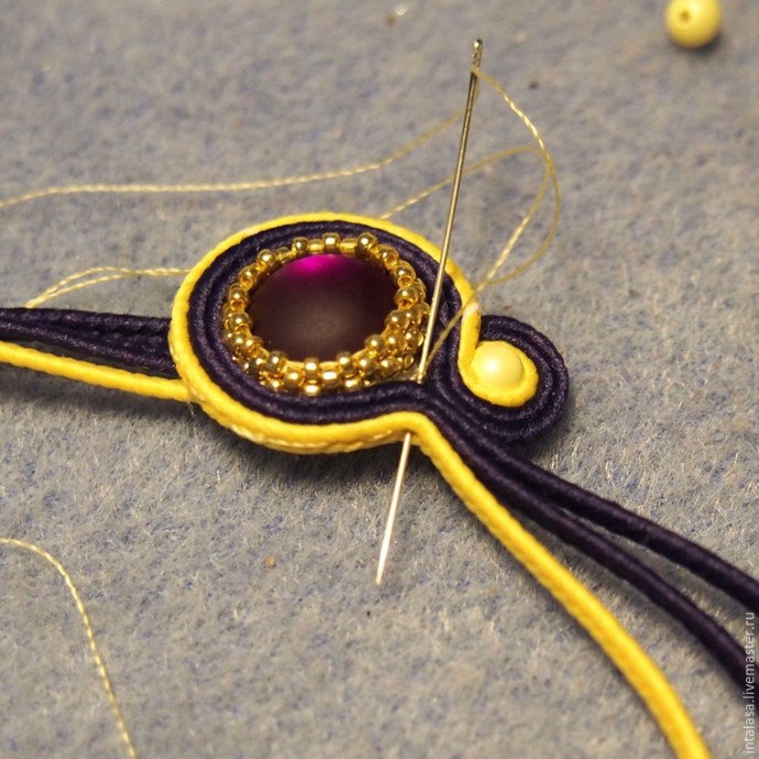 Делаем сережки в технике сутажной вышивки: часть 2