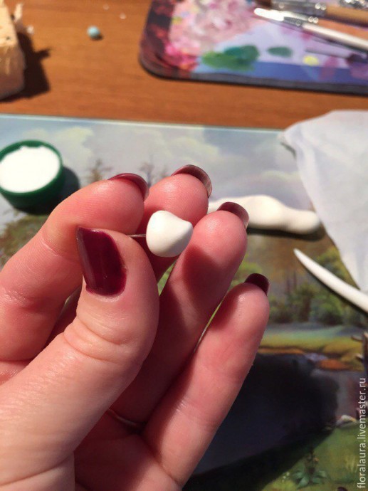 Мастер-класс по лепке сережек "Белые мишки в колпачках": часть 1