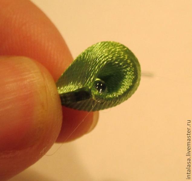 Сборка бутона в технике канзаши