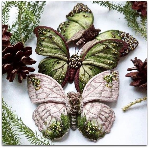 Красивые вышитые брошки-бабочки