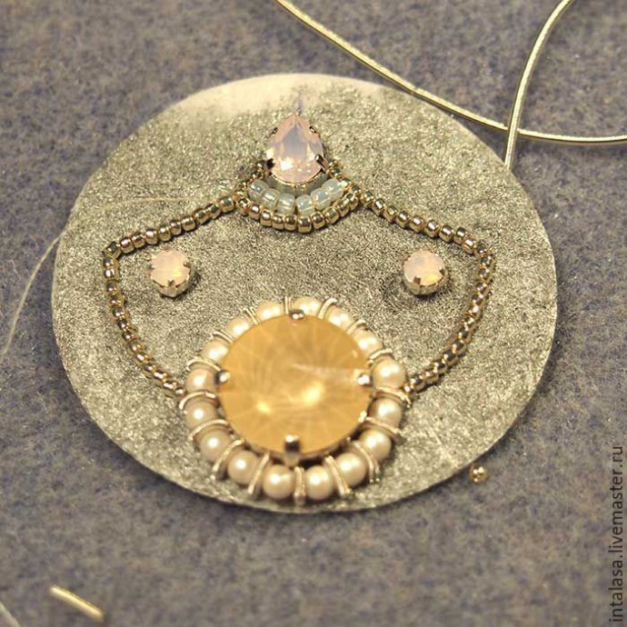 Вышиваем сережки "Лепестки сакуры": часть 1