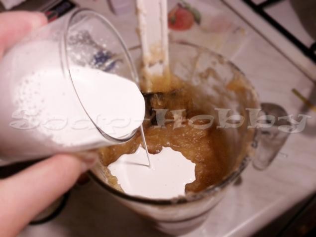 Молочное мыло с нуля с добавлением мёда и овсянки: часть 2