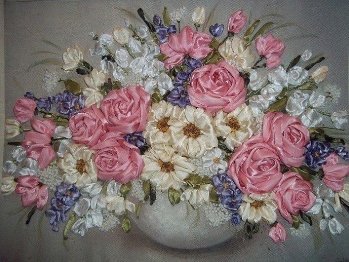 Роскошные розы вышитые лентами