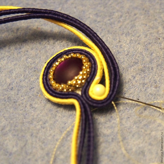 Делаем сережки в технике сутажной вышивки: часть 1