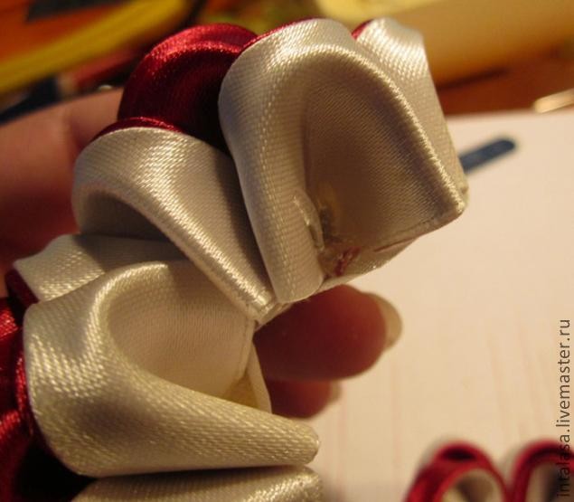 Сборка объемного букета в технике канзаши