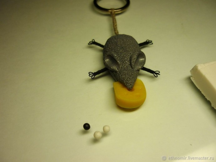 Мастер-класс по изготовлению брелока "Мышь": часть 3