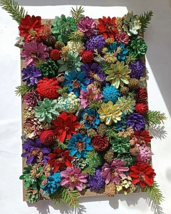 Красочные картины из шишек