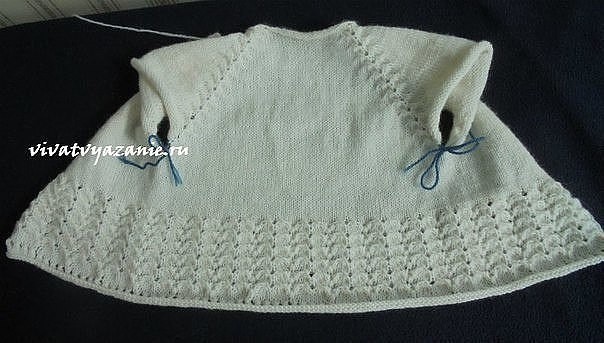Кофта с рукавом реглан, которая вяжется сверху и без швов