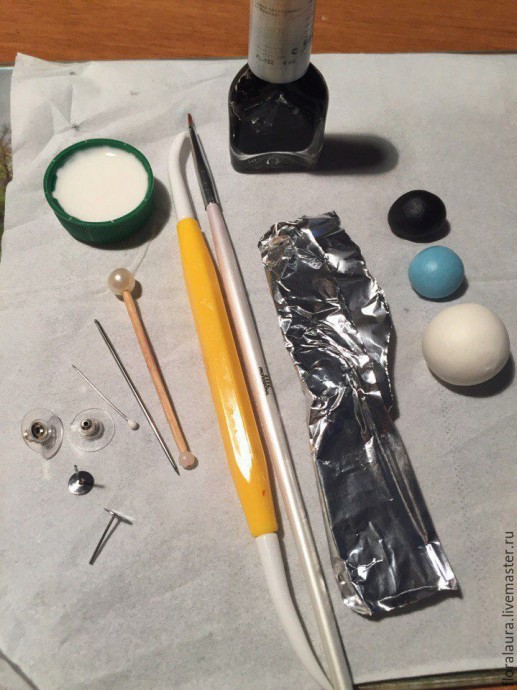 Мастер-класс по лепке сережек "Белые мишки в колпачках": часть 1