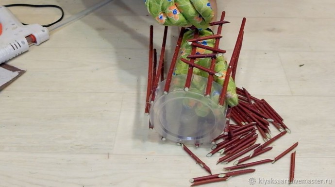 Две простых идеи создания корзинок из веток своими руками