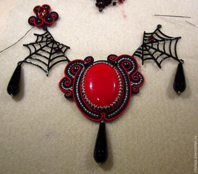 Создаем колье в технике сутажной вышивки: часть 4