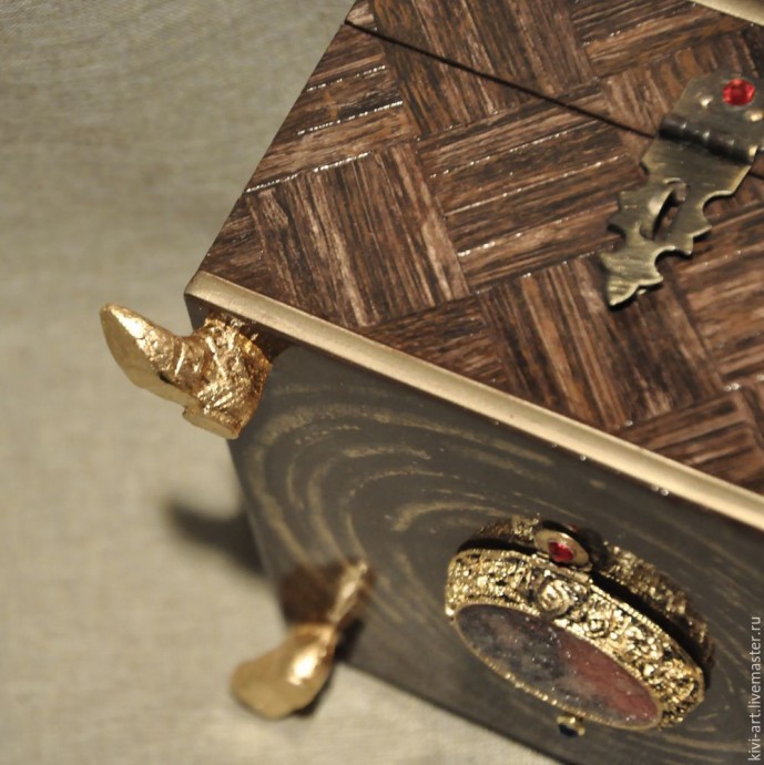 Декорирование шкатулки в стиле китч: часть 10