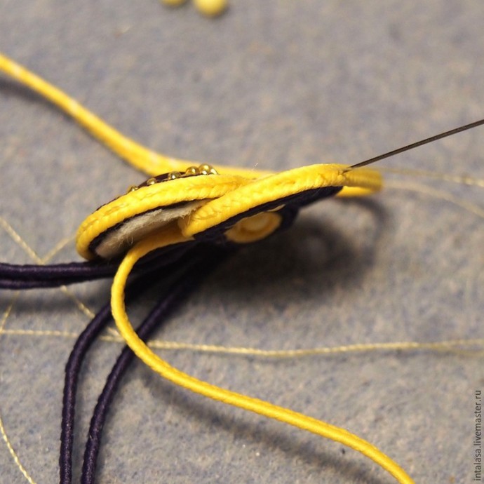 Делаем сережки в технике сутажной вышивки: часть 2