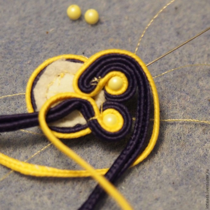 Делаем сережки в технике сутажной вышивки: часть 2