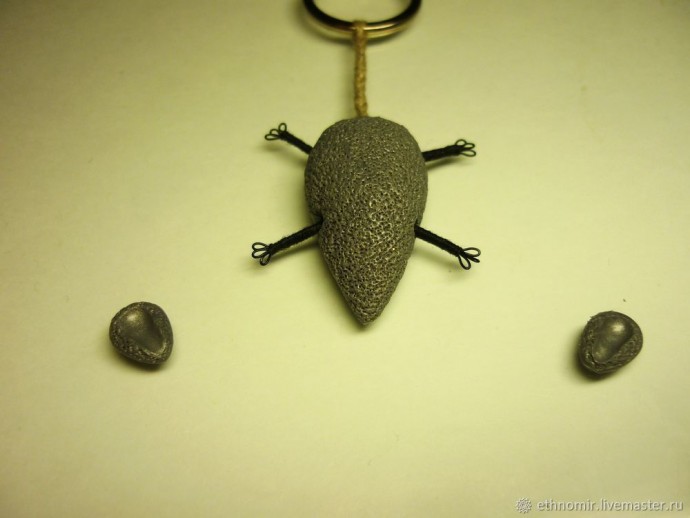 Мастер-класс по изготовлению брелока "Мышь": часть 2