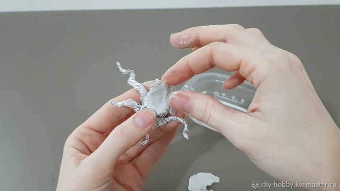 Изготавливаем избушку на курьих ножках со мхом на крыше: часть 2