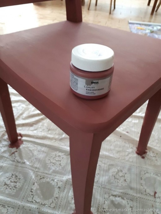 Декорируем стулья с помощью краски и трафаретов