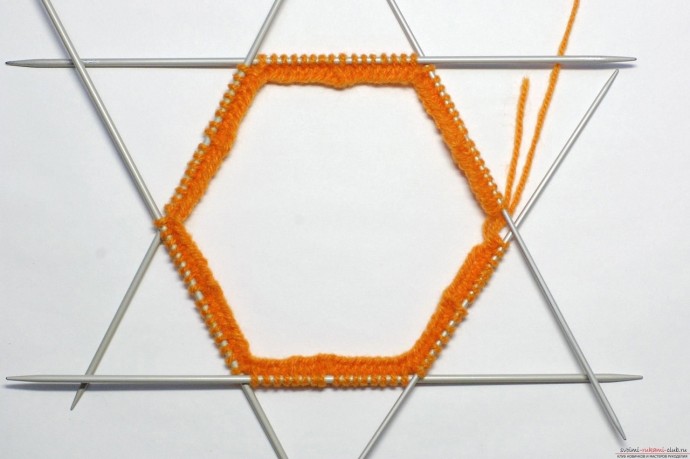 Новогодние украшения: вязаная звезда