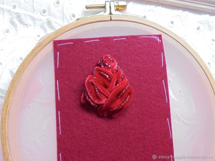 Создаем розу из бархата и бисера: часть 1