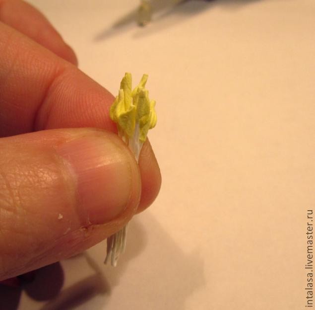 Как воткнуть тычинки в канзаши