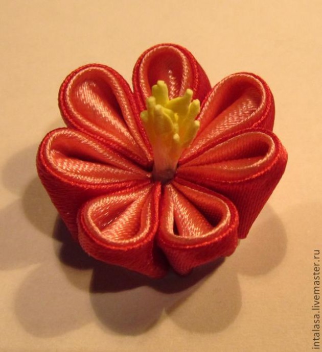 Как воткнуть тычинки в канзаши