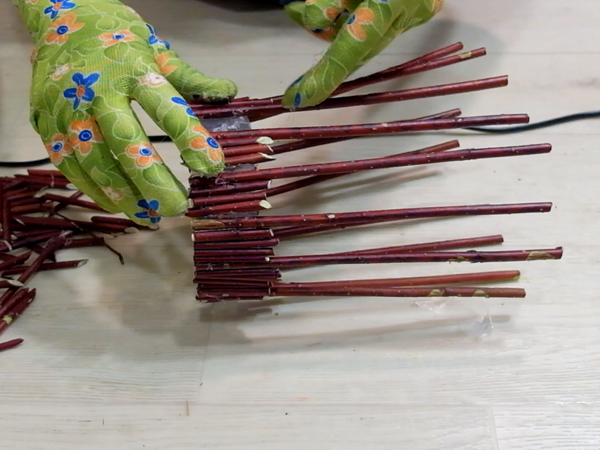 Две простых идеи создания корзинок из веток своими руками