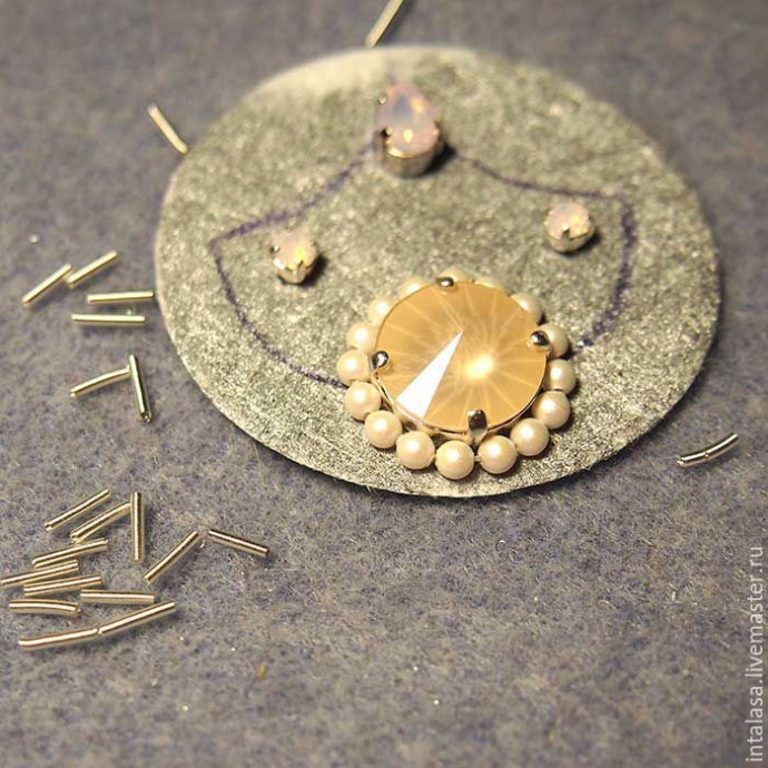 Вышиваем сережки "Лепестки сакуры": часть 1