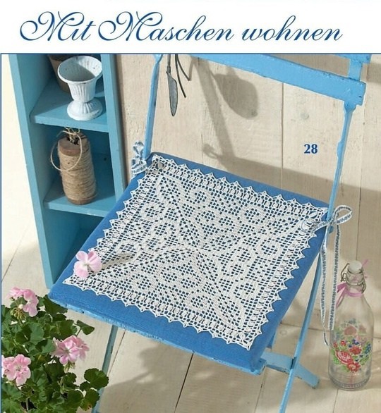 Салфетка и на стол, и на стул в филейной технике крючком