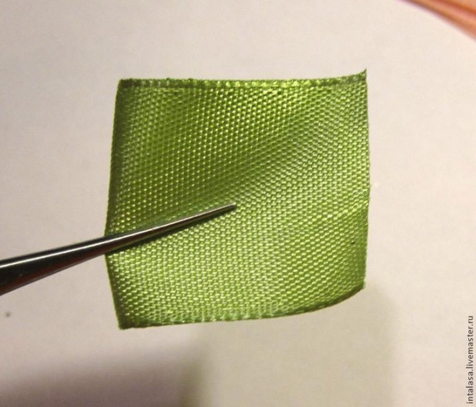 Создаем резиночку для волос в технике канзаши: часть 2