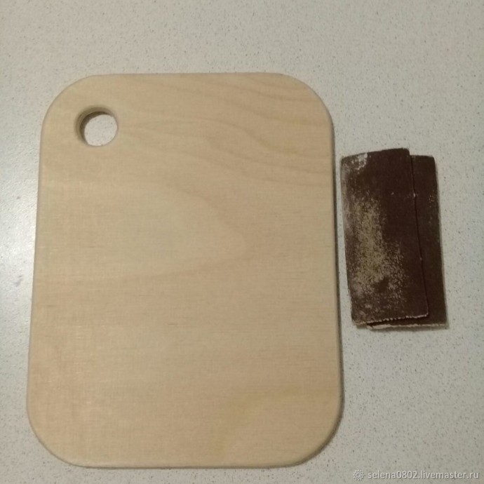 Декорируем разделочную доску в технике декупаж с эффектом кракелюр: часть 1