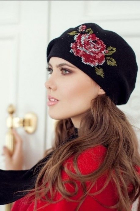 Необыкновенно нежные и женственные шапочки с цветами